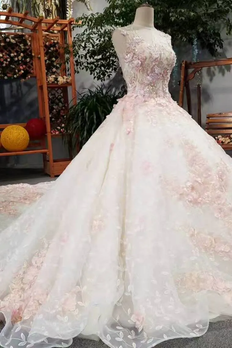 2024 Luxurious Floral Wedding Dresses Scoop Neck With Appliques And Sequins Lace Up