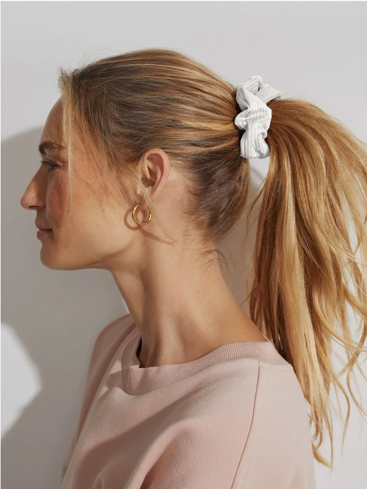 Black / Egret Vista Scrunchies