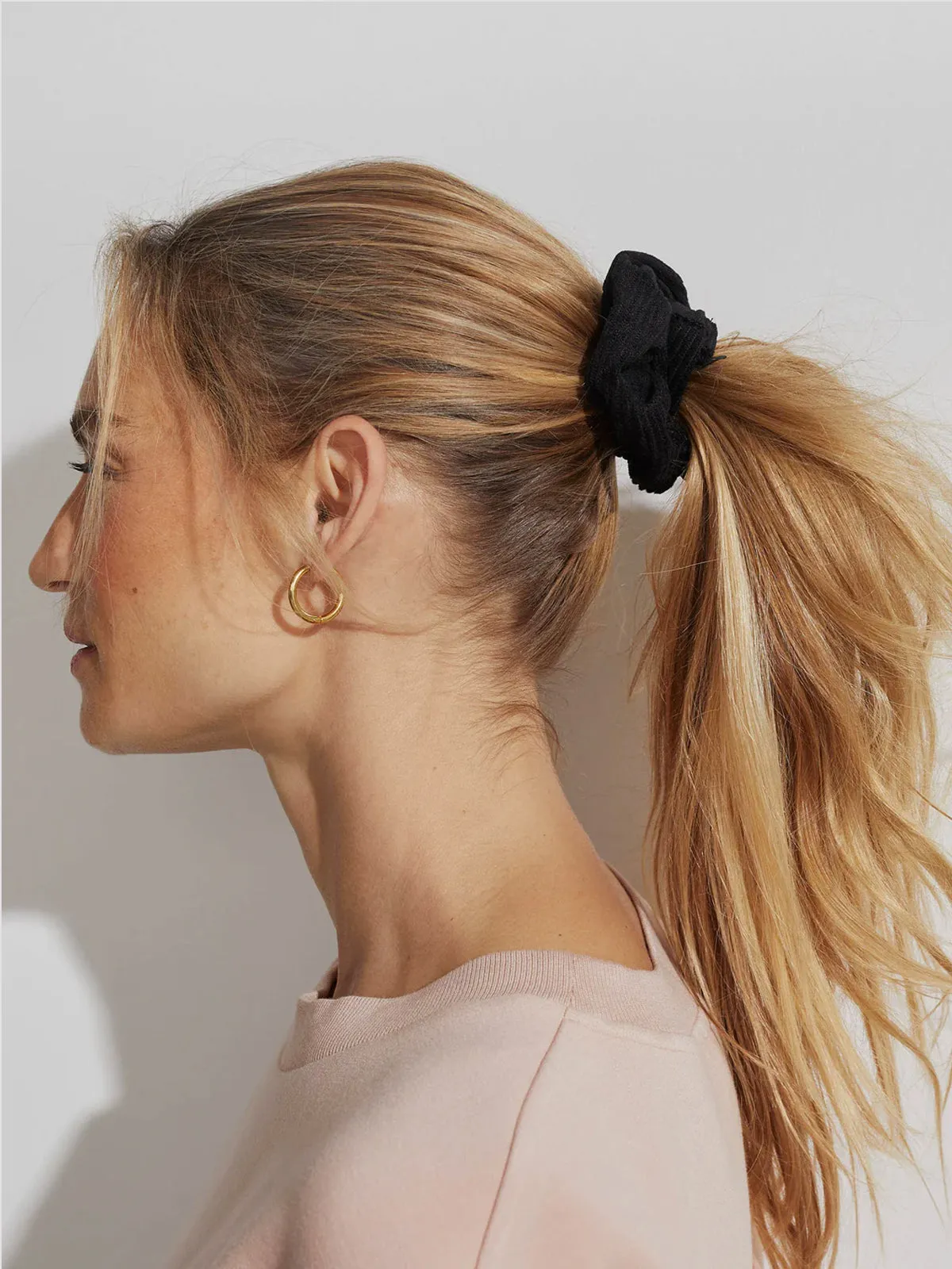 Black / Egret Vista Scrunchies