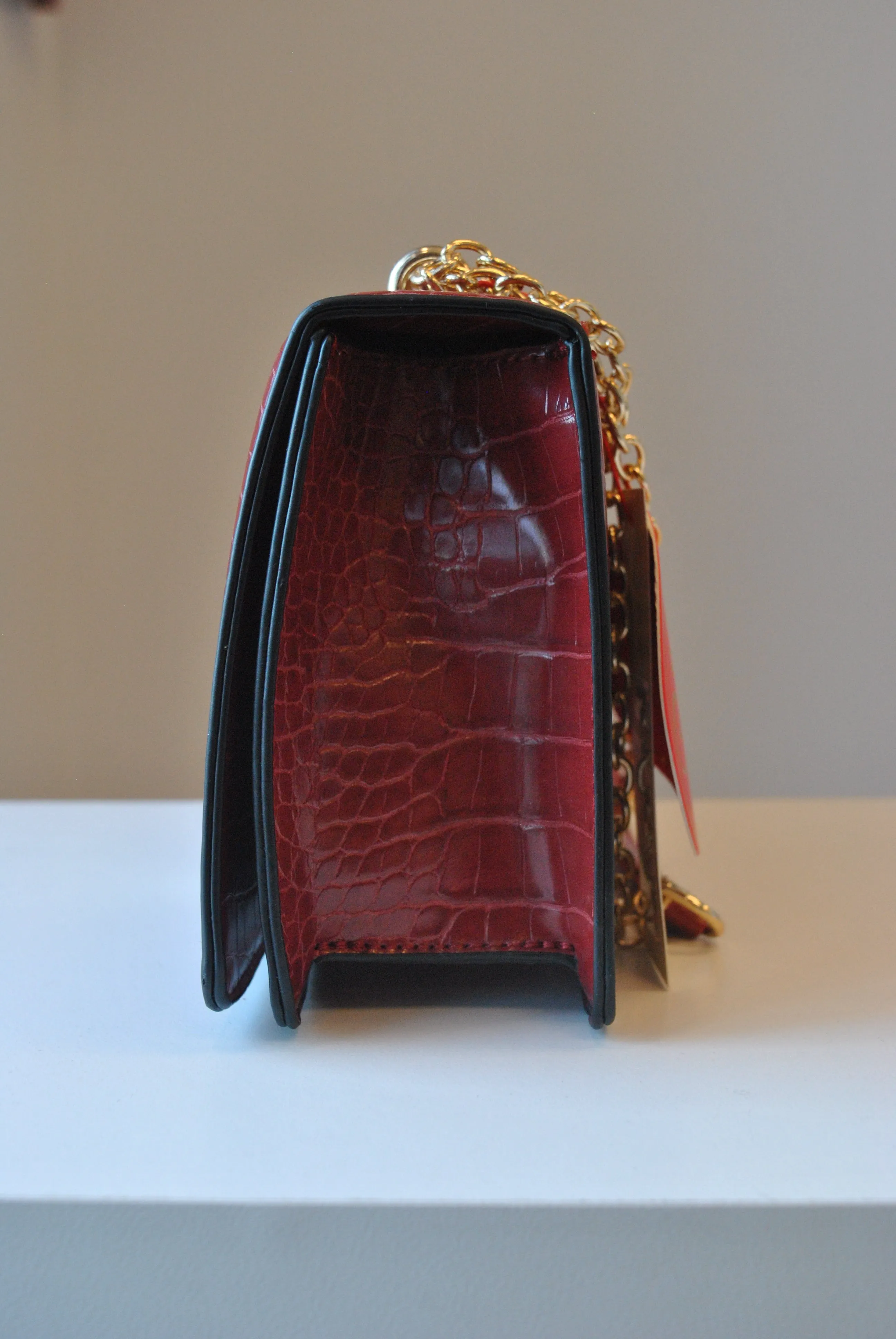 BURGUNDY FAUX CROCODILE LEATHER CROSSBODY BAG