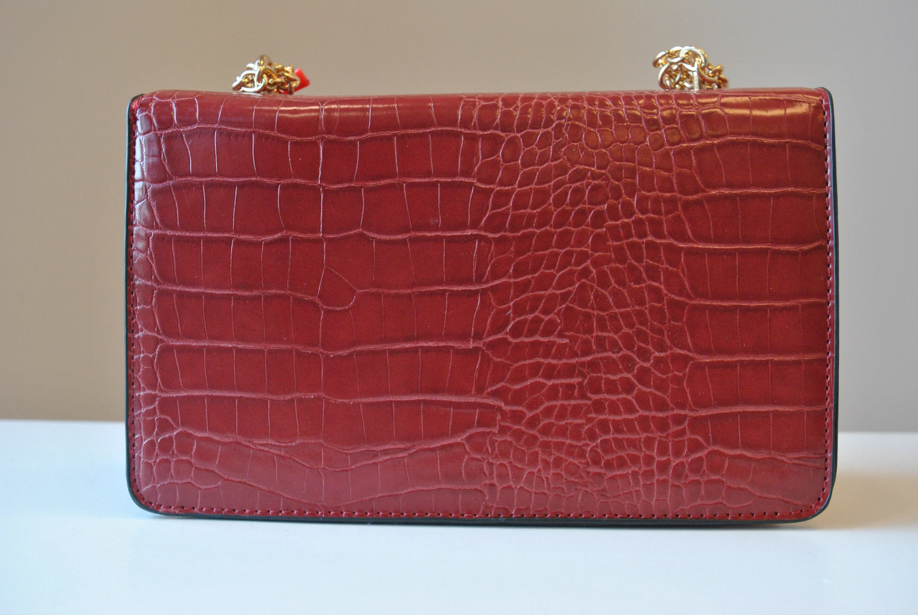 BURGUNDY FAUX CROCODILE LEATHER CROSSBODY BAG