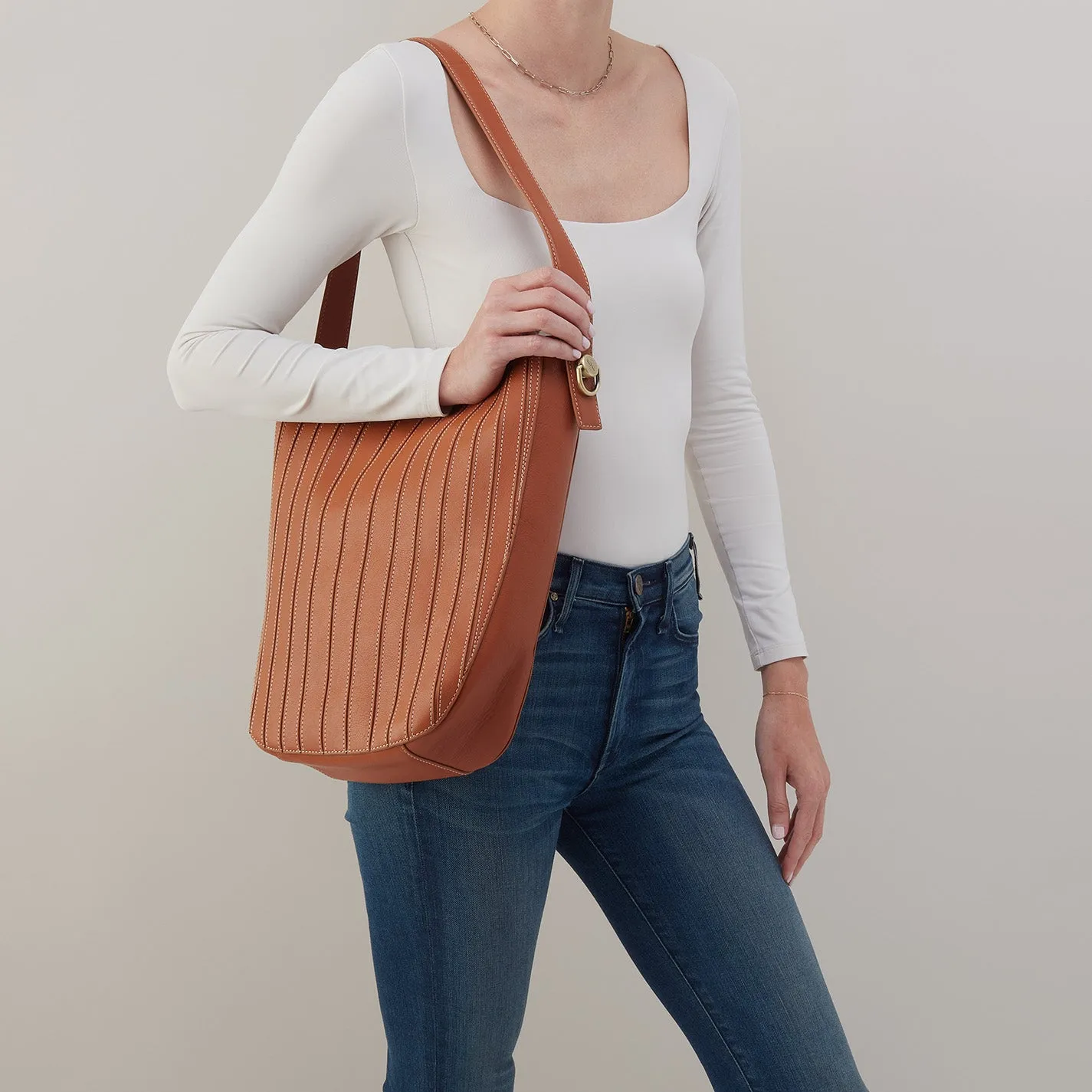 Catalina Hobo In Smooth Leather - Burnished Caramel