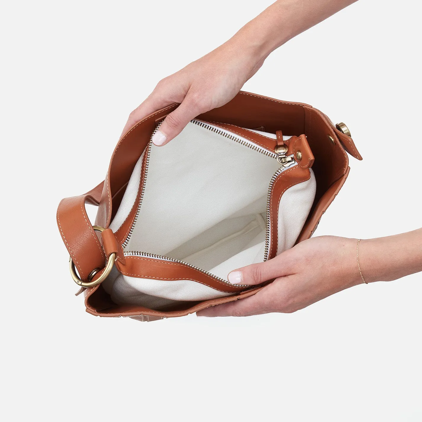 Catalina Hobo In Smooth Leather - Burnished Caramel