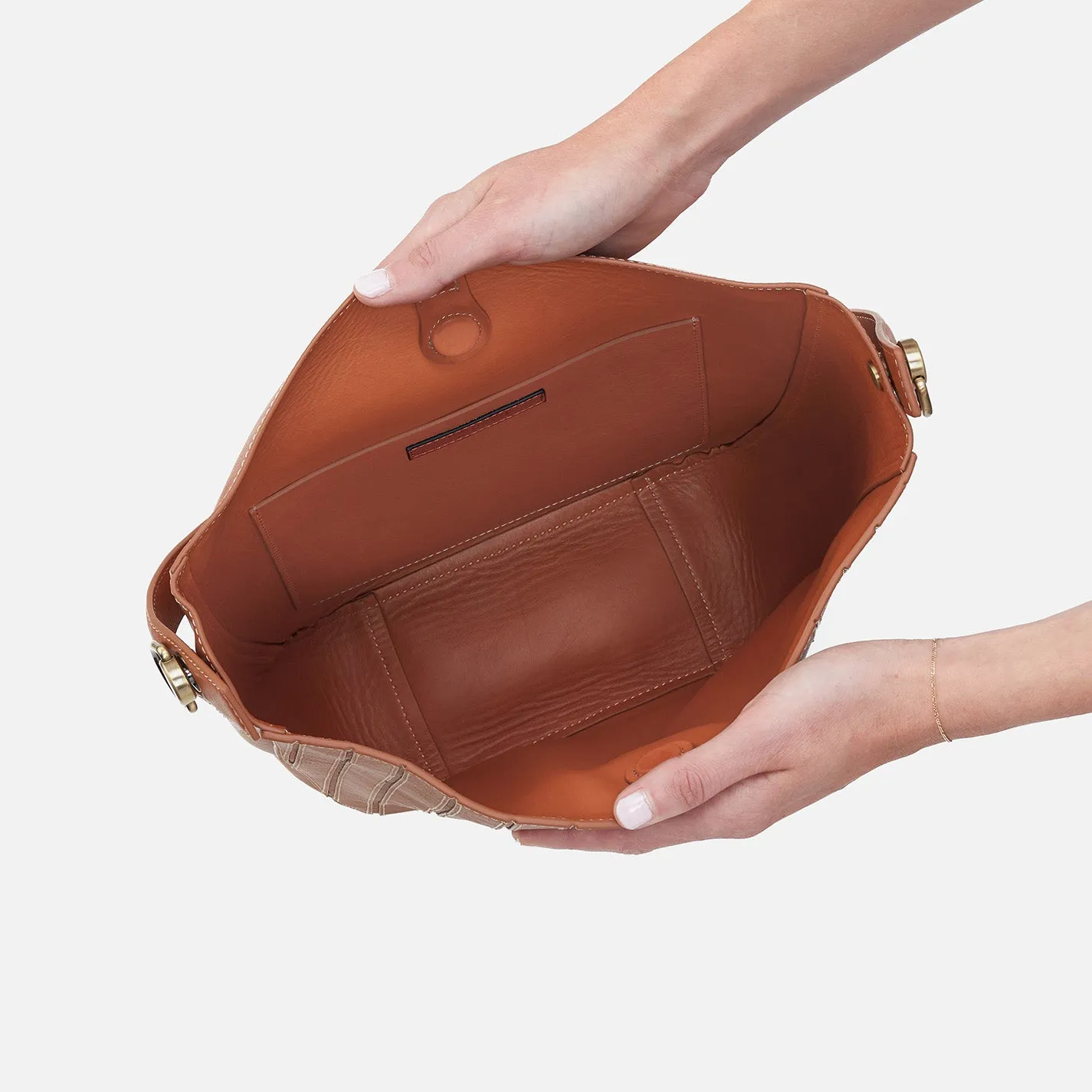 Catalina Hobo In Smooth Leather - Burnished Caramel