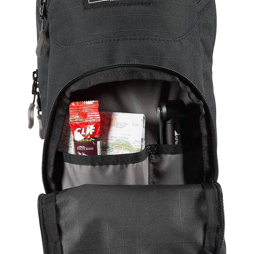 Dakine Unisex Session 8 Liter Hydration Black Backpack - 10003426-BLACK