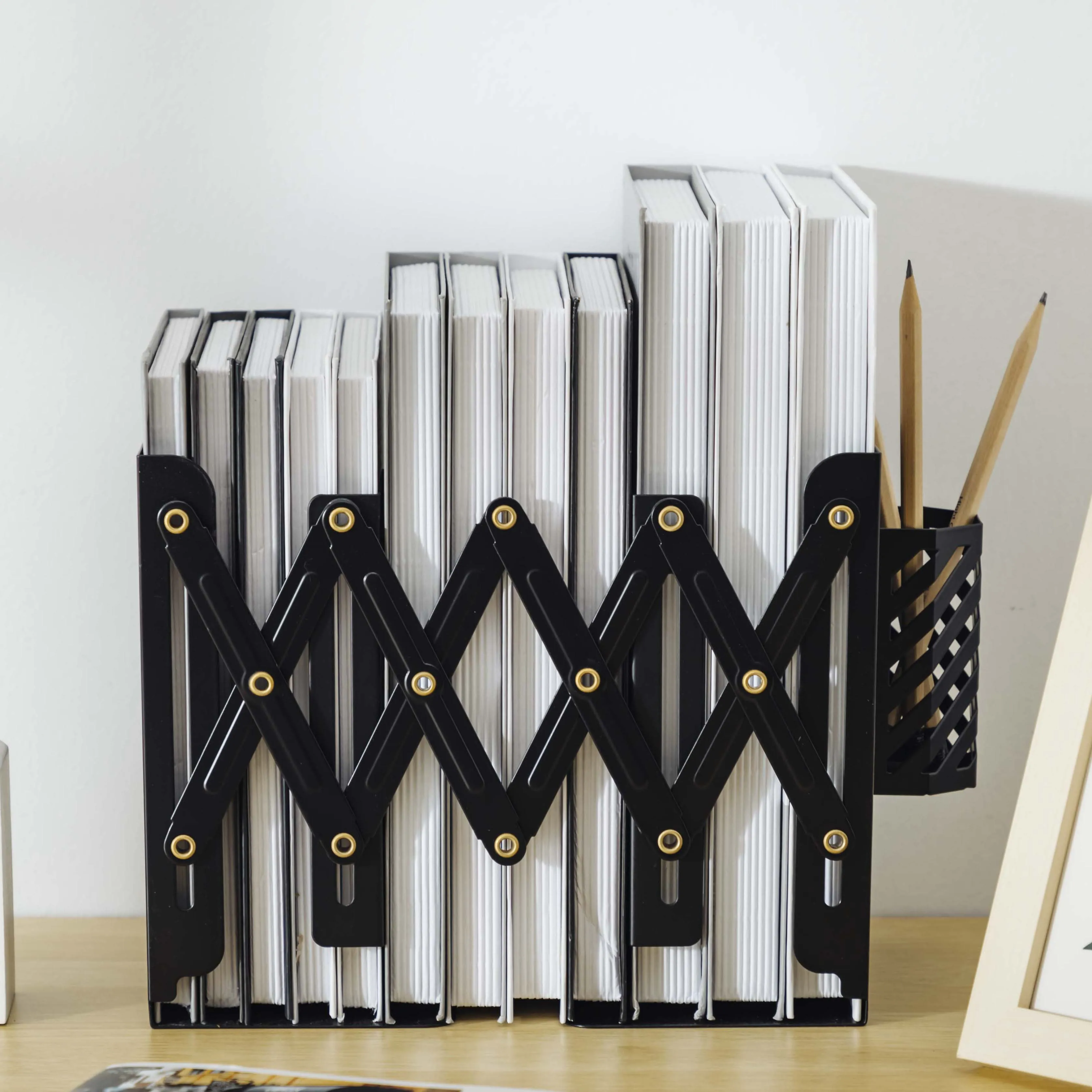 Expandable Bookend - XO