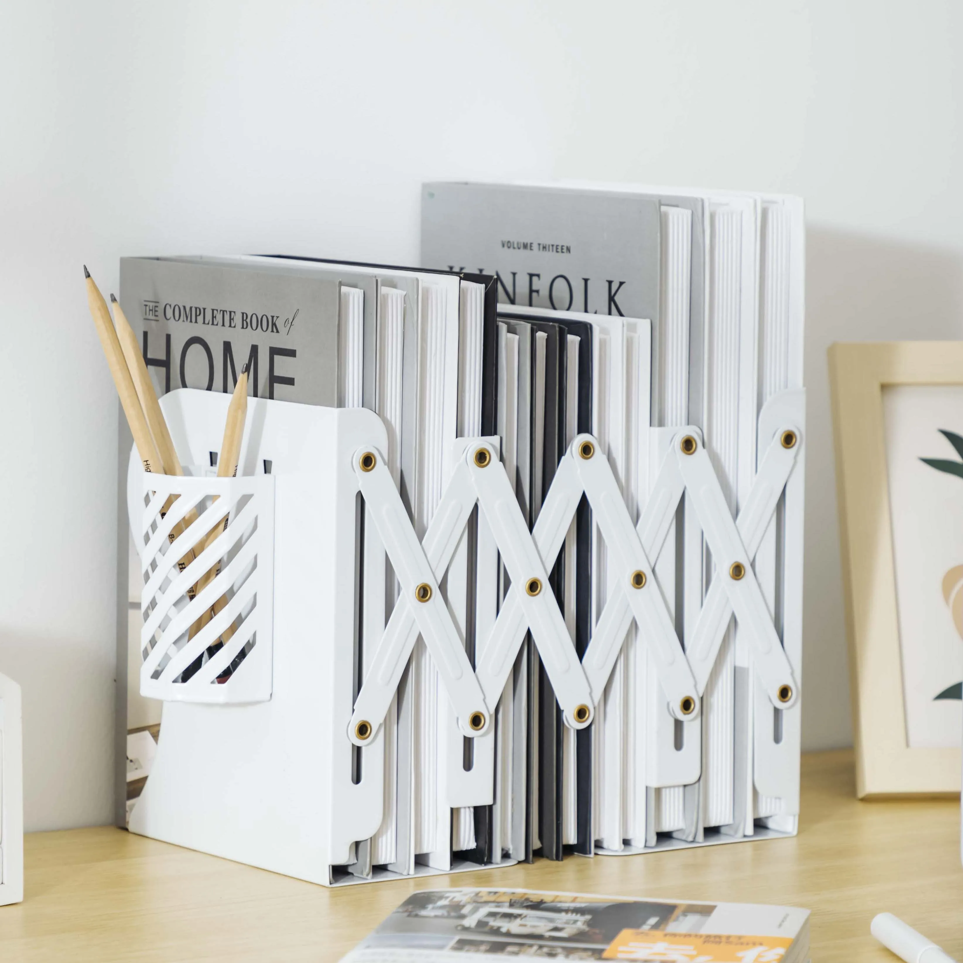 Expandable Bookend - XO