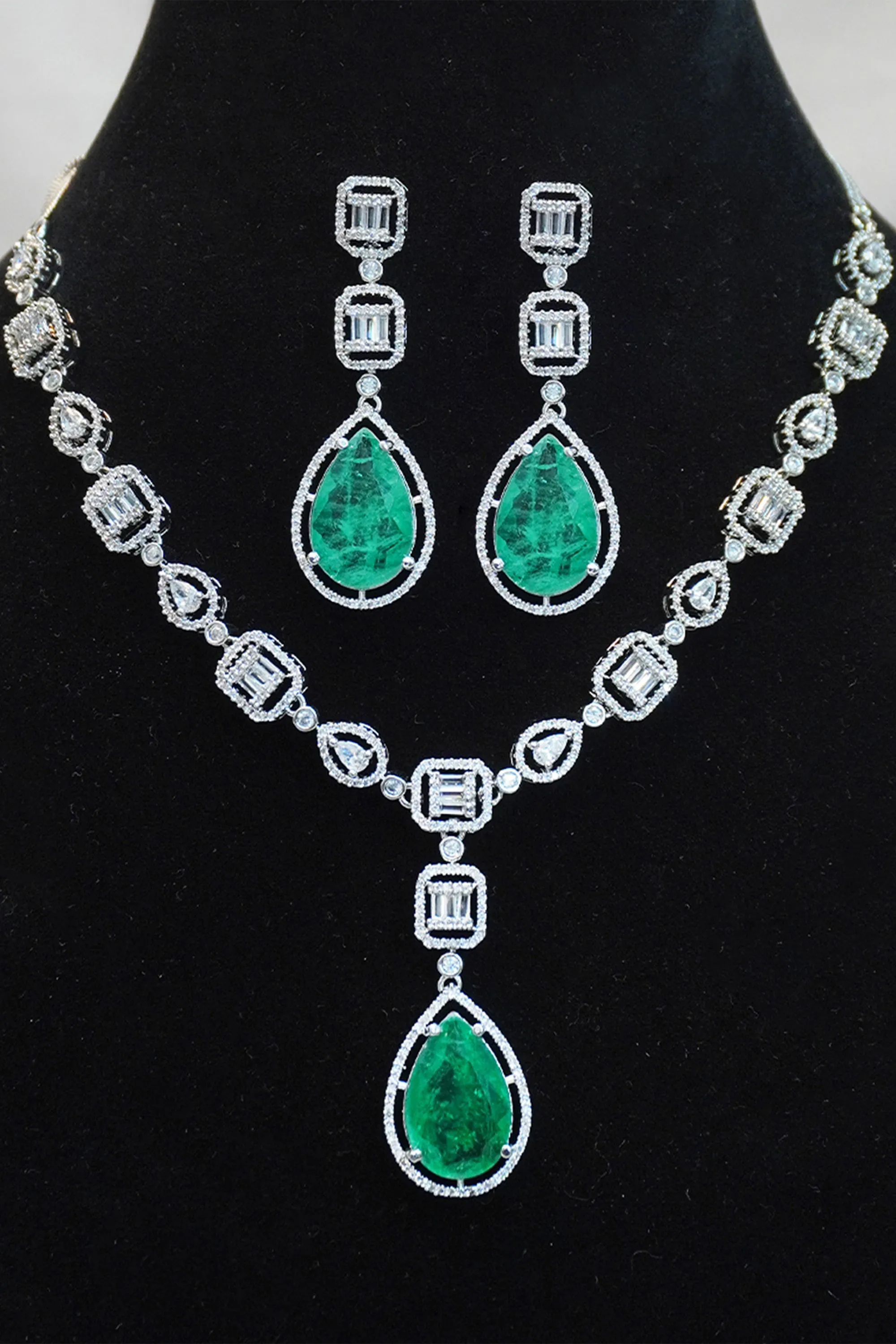 Luxurious Green American Dimond Statement Necklace Set