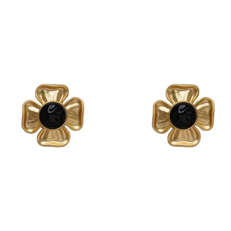 Luxurious Heart Alloy Oil Dripping Earrings