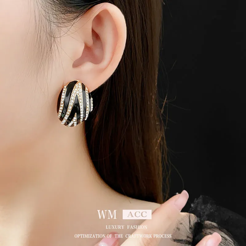 Luxurious Irregular Geometric Alloy Oil Dripping Earrings
