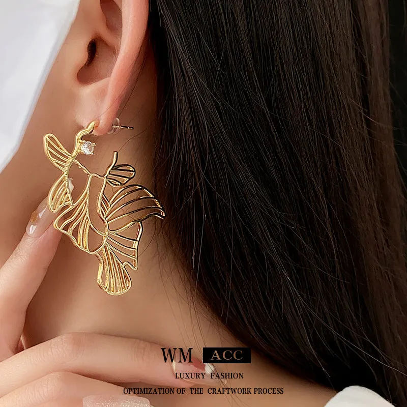 Luxurious Irregular Geometric Metal Electroplating Earrings