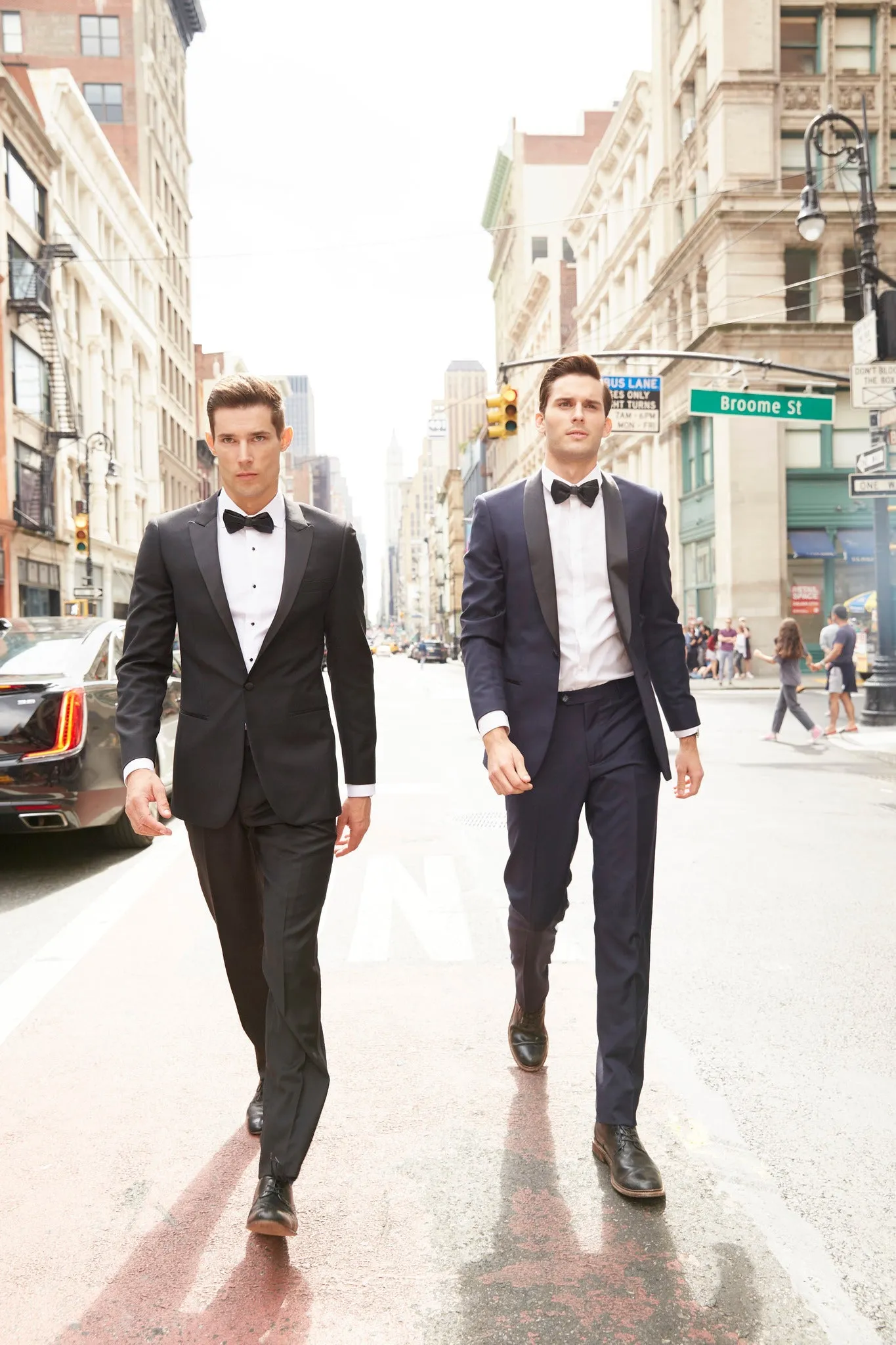 Luxurious Italian 100% Super Fine Wool Navy Tuxedo Shawl Lapel Tuxedo