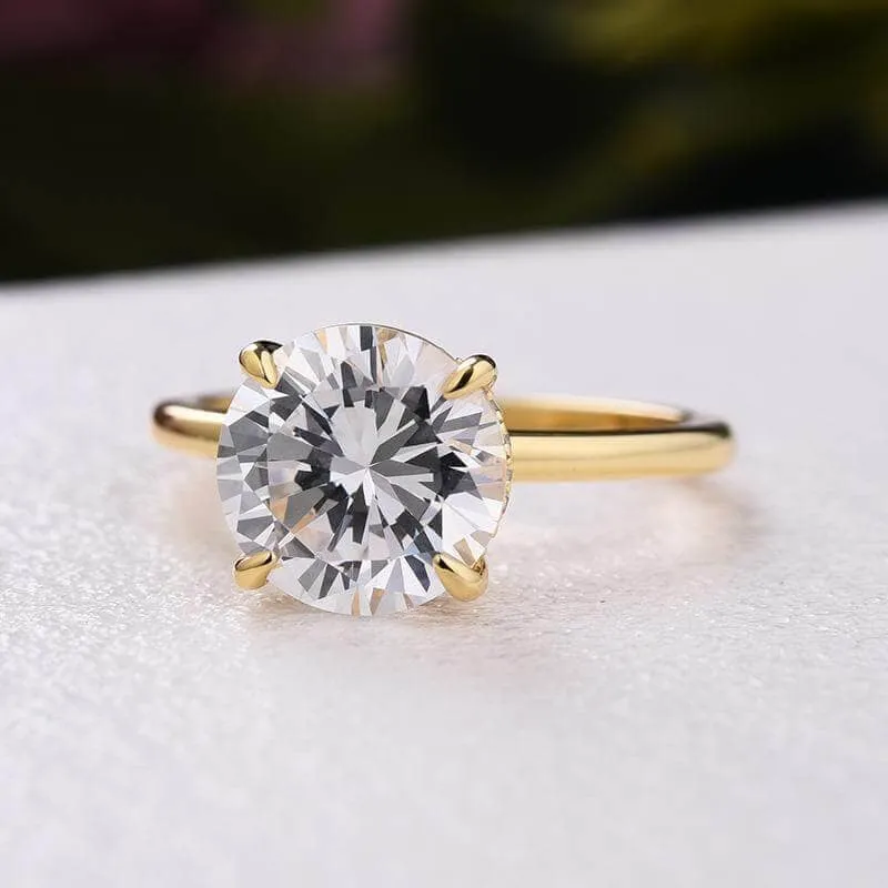 Luxurious Round Cut 4 Prong Solitaire Engagement Ring