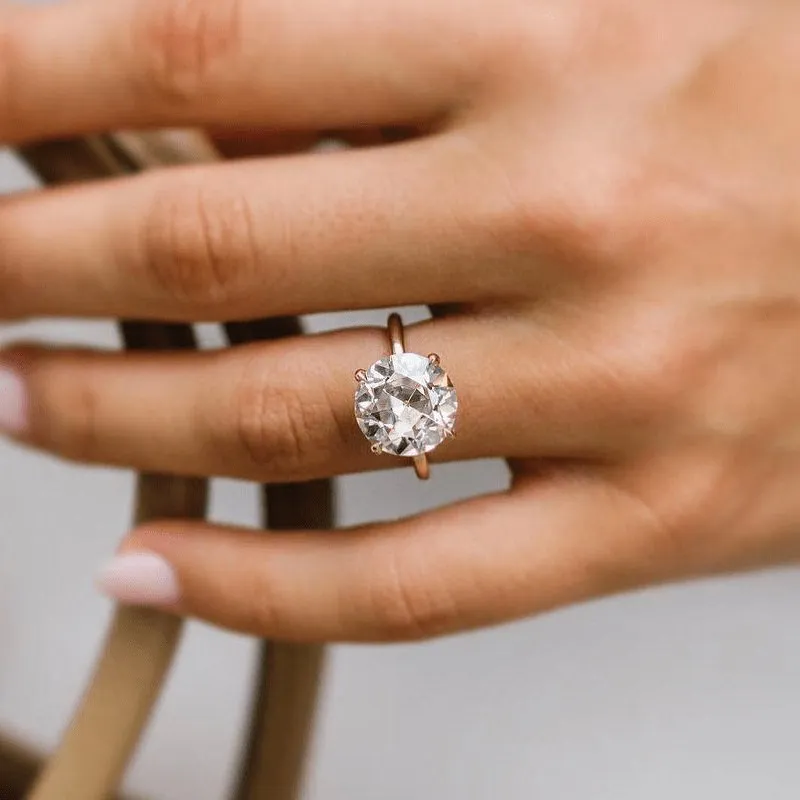 Luxurious Round Cut 4 Prong Solitaire Engagement Ring