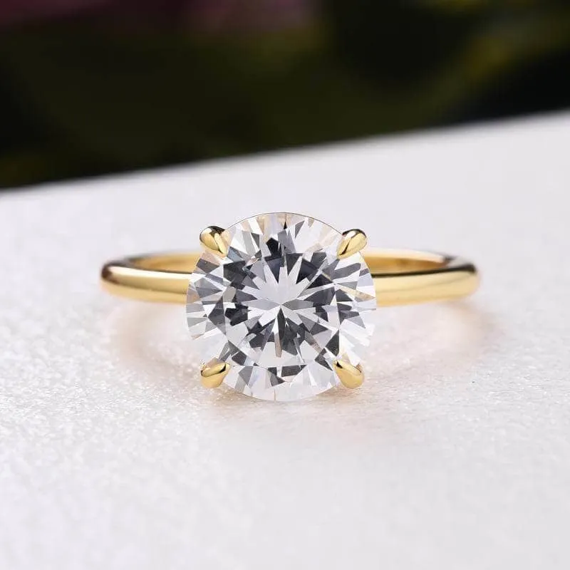 Luxurious Round Cut 4 Prong Solitaire Engagement Ring