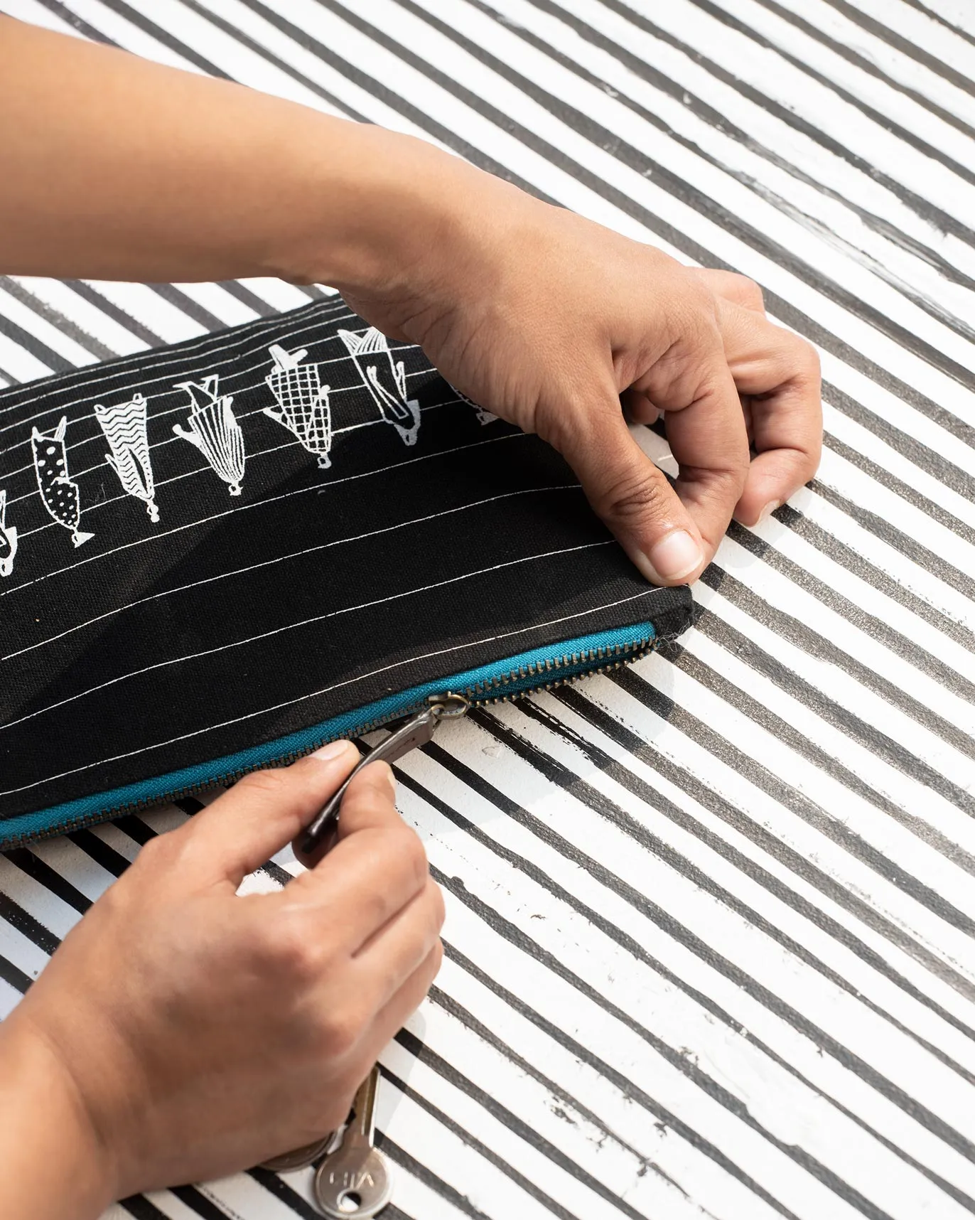 Musafir Midi Pouch - Black