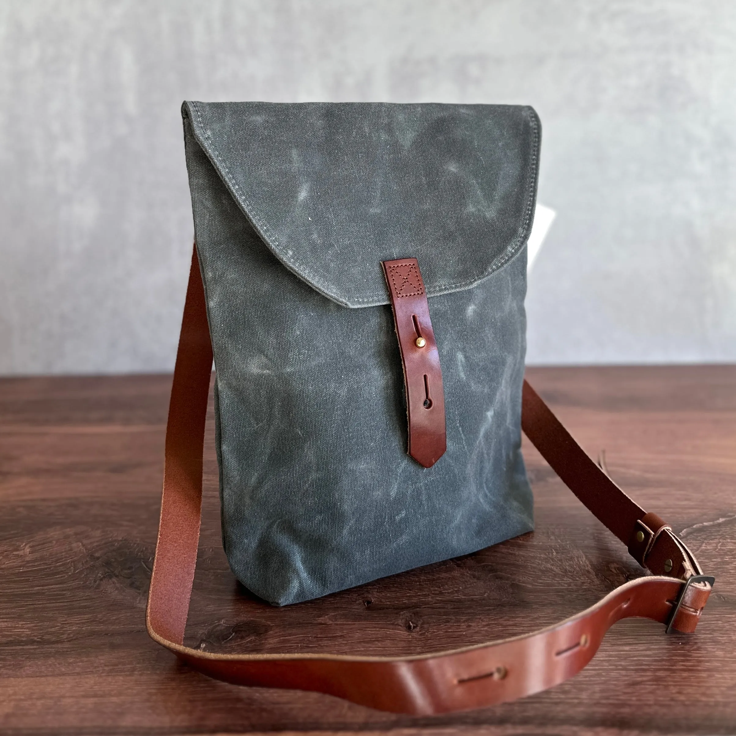 [Peg and Awl ] The Hunter Satchel