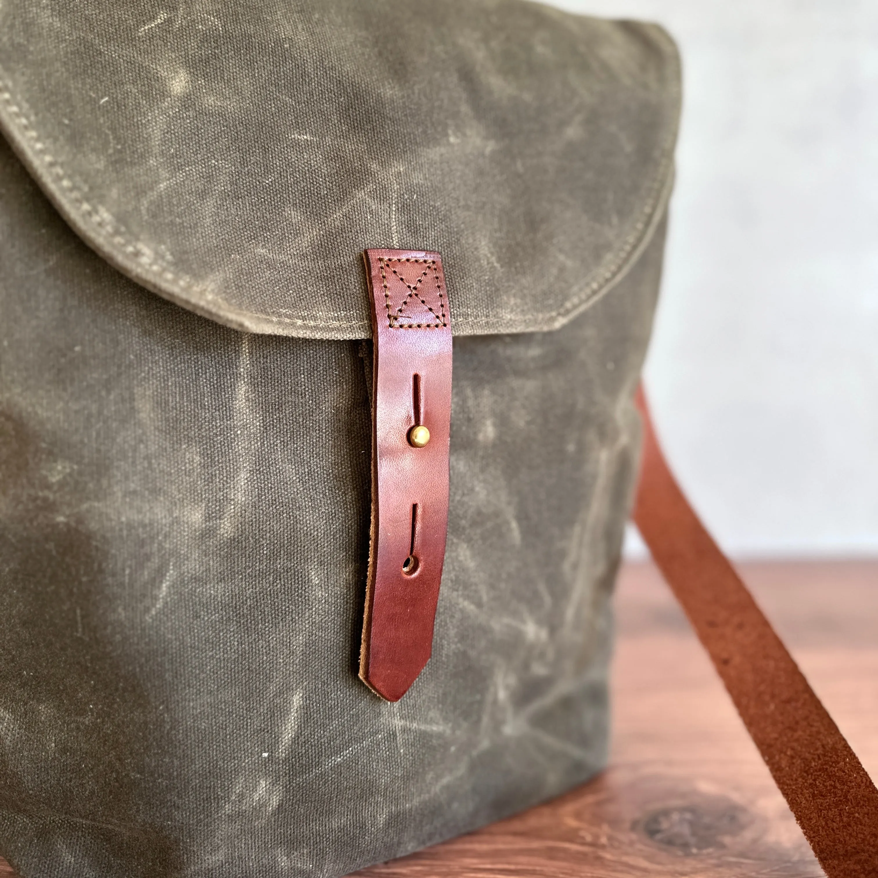 [Peg and Awl ] The Hunter Satchel
