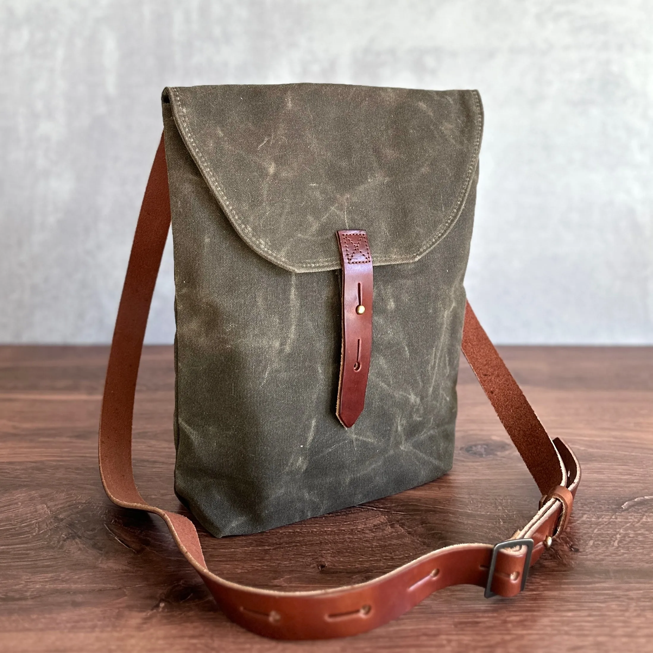 [Peg and Awl ] The Hunter Satchel