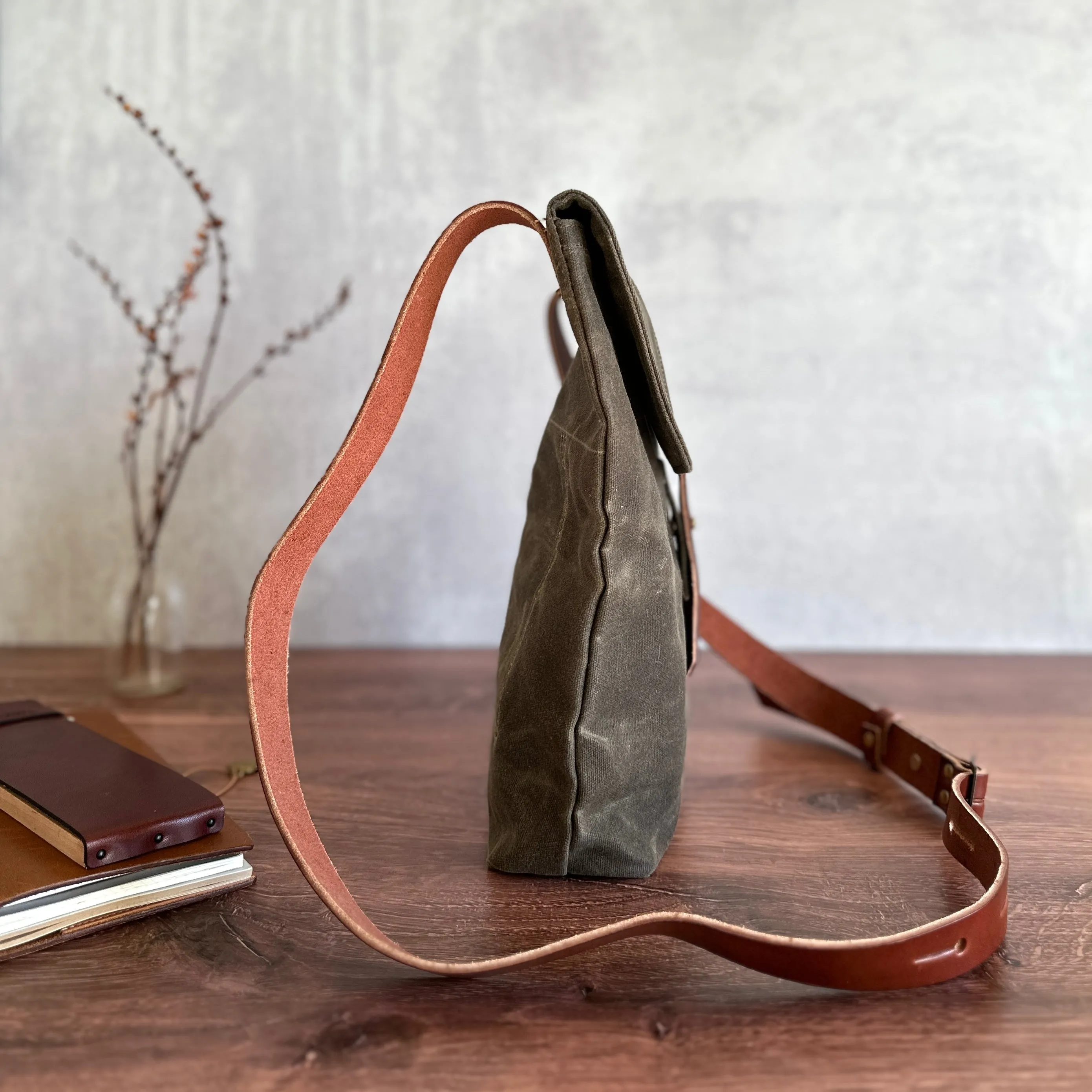[Peg and Awl ] The Hunter Satchel