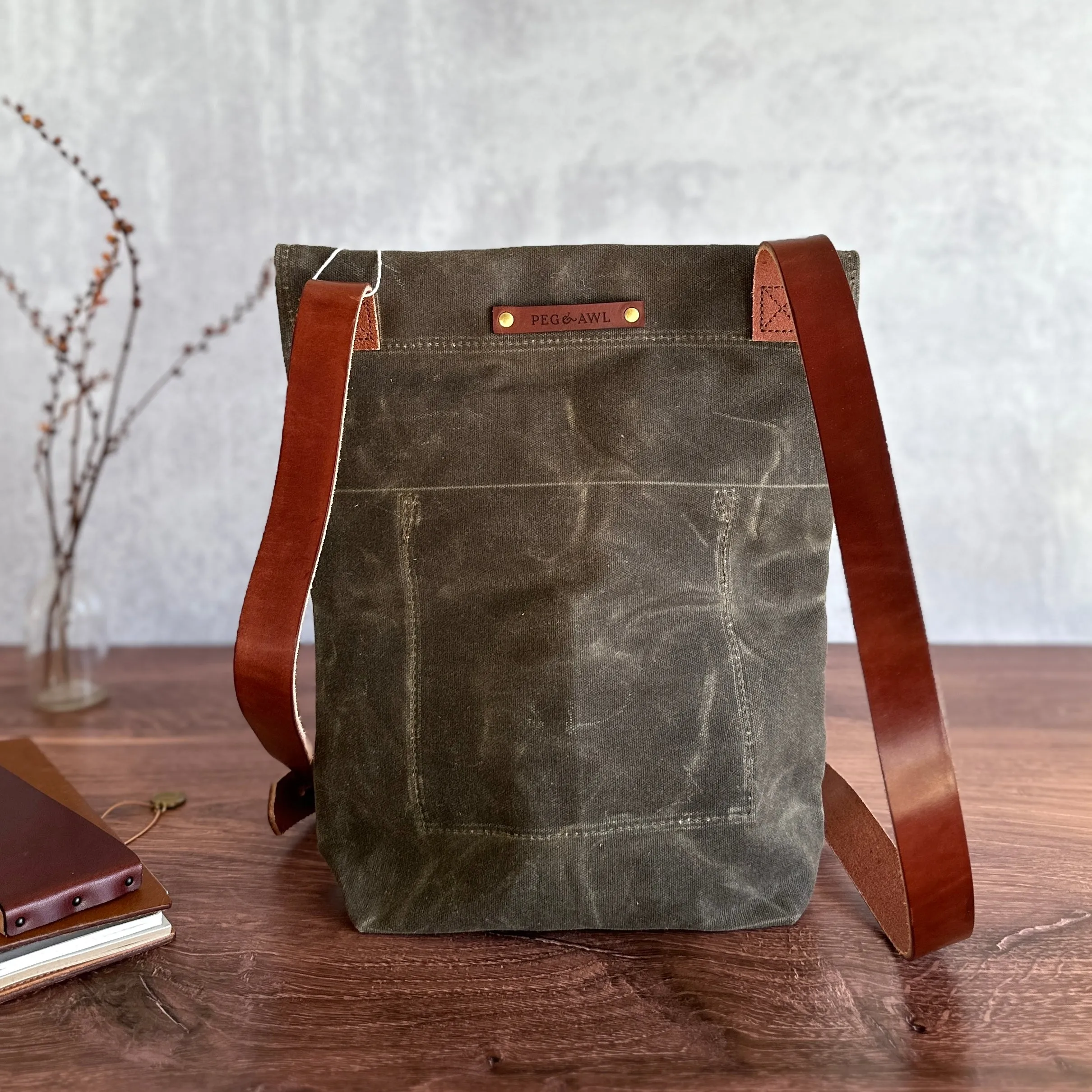 [Peg and Awl ] The Hunter Satchel