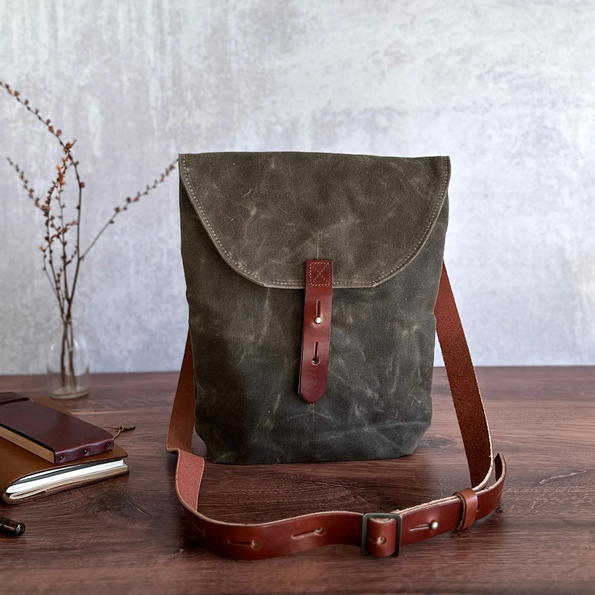 [Peg and Awl ] The Hunter Satchel