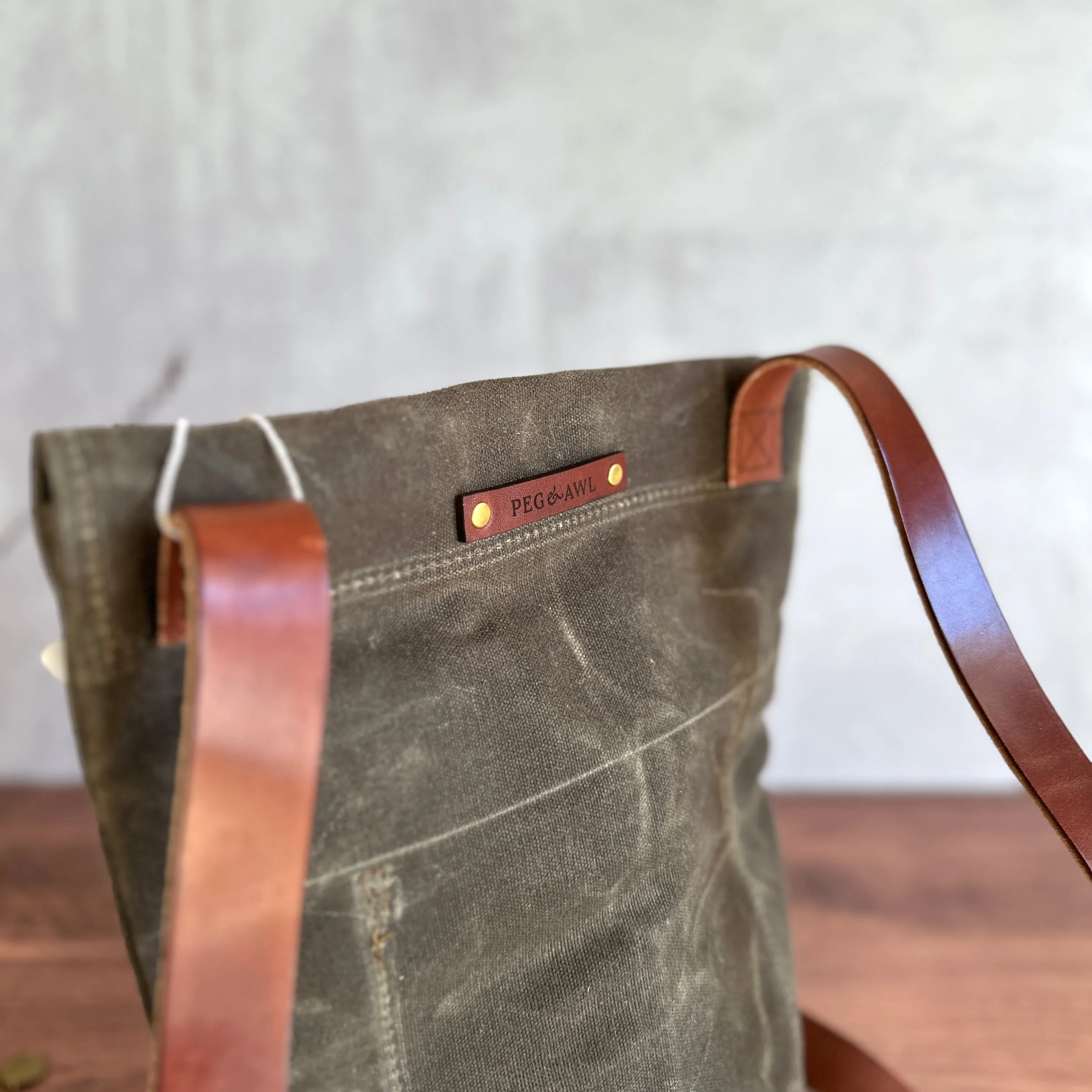 [Peg and Awl ] The Hunter Satchel