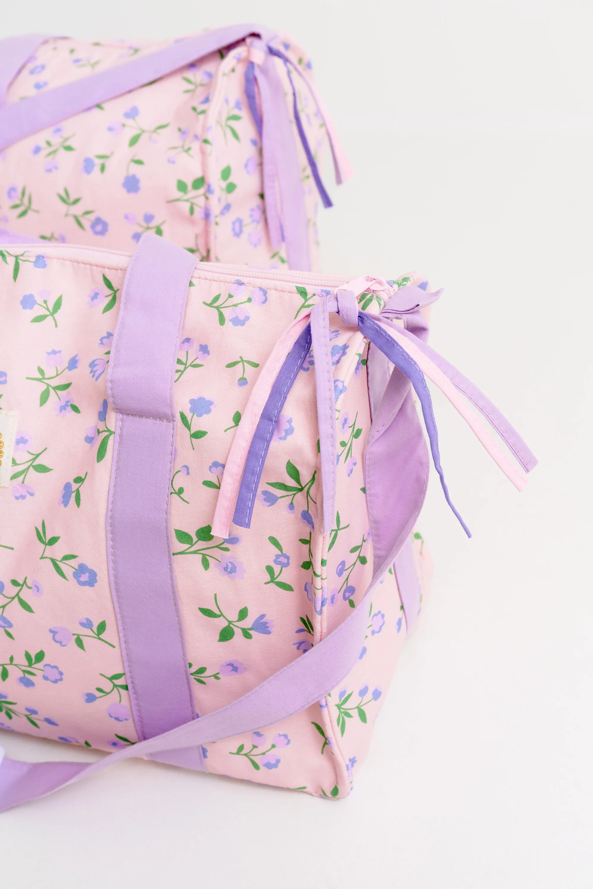 Stewart Sleepover Tote - Tuxedo Park Tulips with Lauderdale Lavender