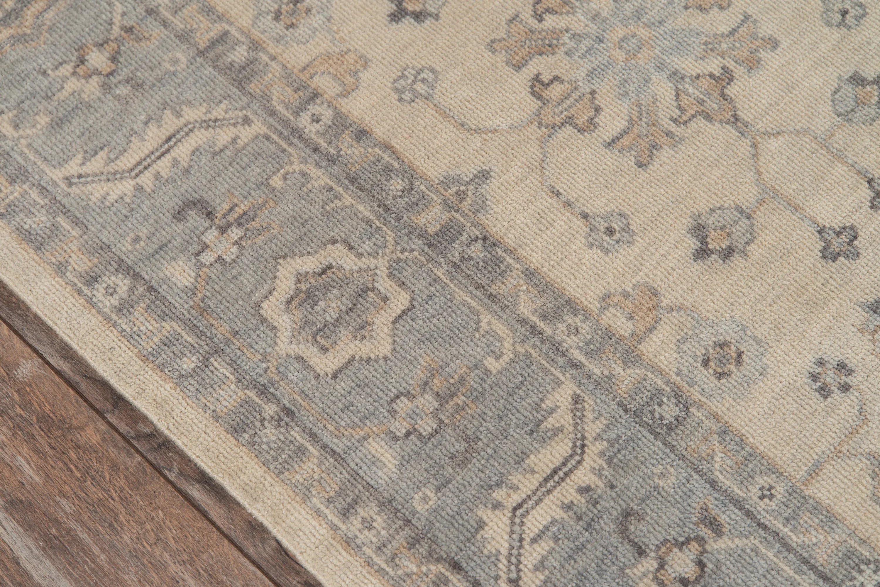 Traditional Hand Knotted Beige Rug